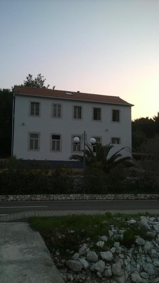 Amarcord Skola Bed & Breakfast Veli Rat Ngoại thất bức ảnh