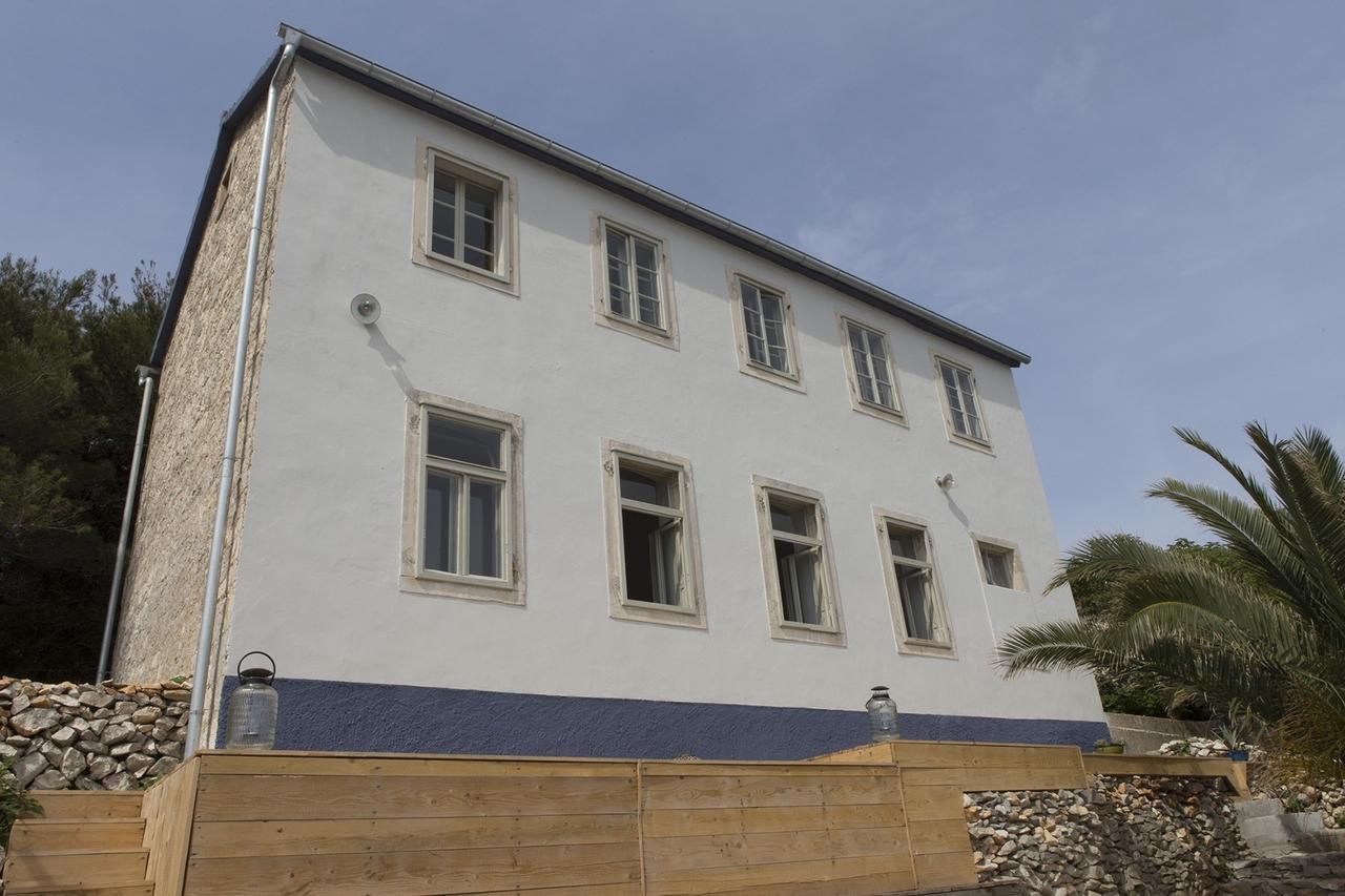 Amarcord Skola Bed & Breakfast Veli Rat Ngoại thất bức ảnh